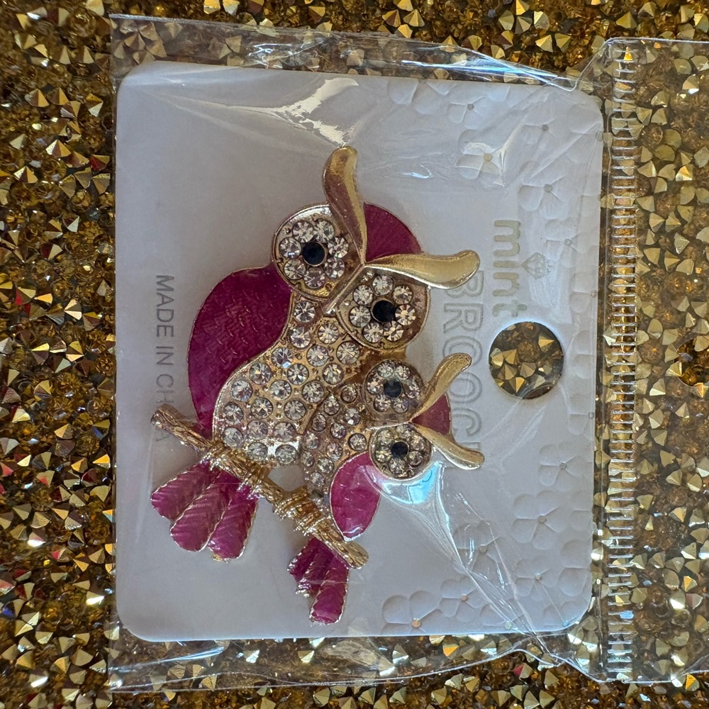 Crystal Owl NWT Brooch Pin - Gold-tone with Pink Enamel embellished Rhinestones - Picture 3 of 4